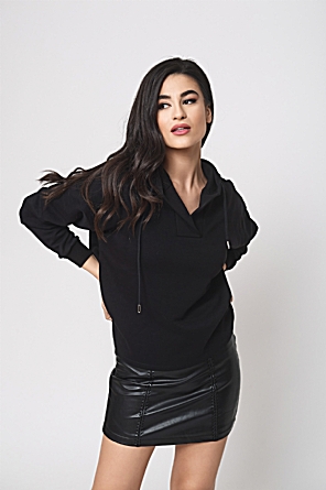 Μπλούζα μαύρη φούτερ με κουκούλα Μπλούζα μαύρη φούτερ με κουκούλα